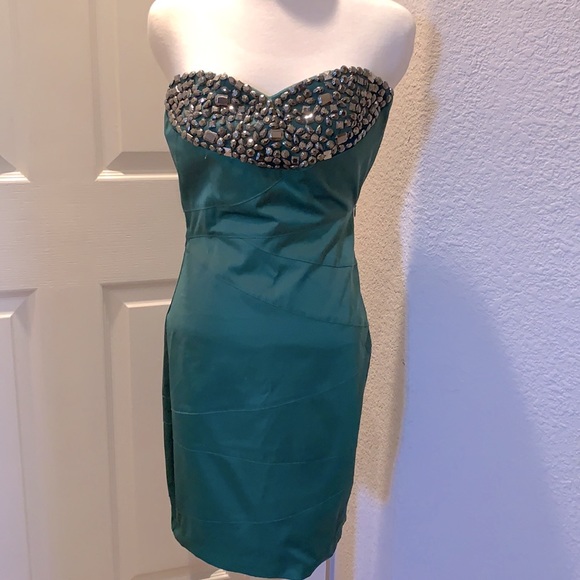 Lulu’s Blarney Castle Strapless Green Dress - Picture 2 of 5